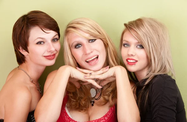 Three attractive teen girls smile for a portrait — Stock Photo, Image