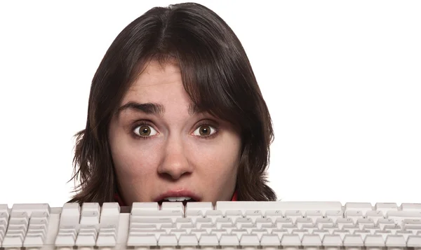 Mujer detrás del teclado — Foto de Stock