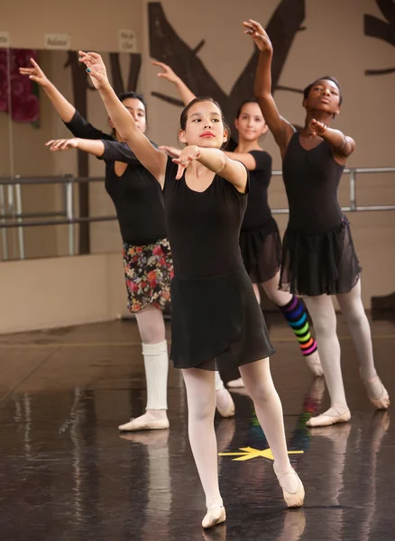 Grupo de estudiantes de ballet —  Fotos de Stock