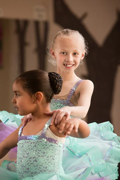 Young Dancer Helps Partner — Stock Photo, Image