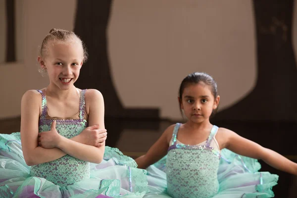 Lachende meisjes mooie ballet — Stockfoto