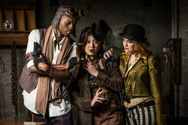 Steampunk trio met telefoon — Stockfoto