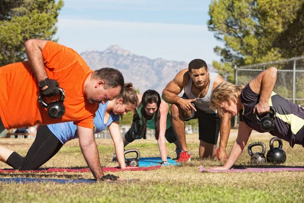 Grupo de Exercício Usando Sinos de Chaleira — Fotografia de Stock