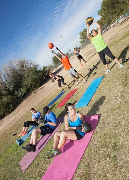 Zróżnicowane boot camp fitness klasy — Zdjęcie stockowe