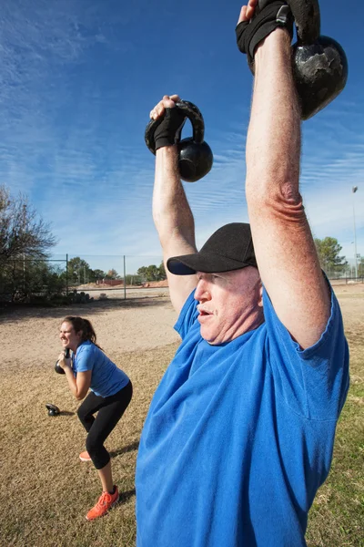 Two Adults Exercising Outdoors — Stock Photo, Image