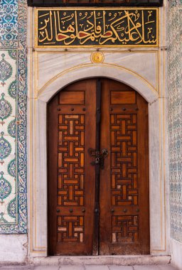 harem avlusundaki kapı
