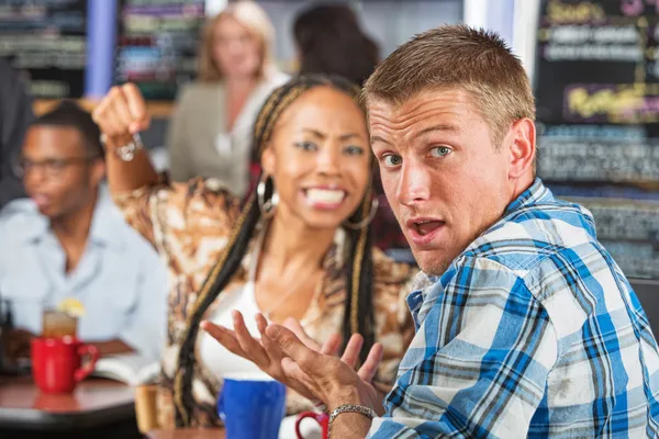 Onbeleefd man en boos vrouw — Stockfoto