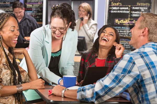 Grupo de Riendo de Estudiantes — Foto de Stock