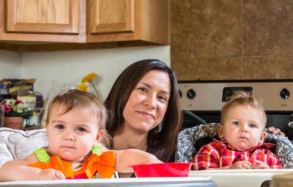 Mother Smiles With Babies — Stock Photo, Image