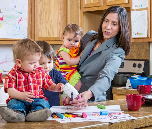 Mother Plays With Children — Stock Photo, Image