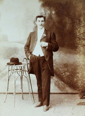 Rusya İmparatorluğu - yaklaşık 1910: gencin zarif vintage fotoğraf