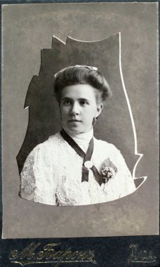 Lida, Rusya İmparatorluğu - yaklaşık 1910: yetişkin kadın vintage fotoğraf.