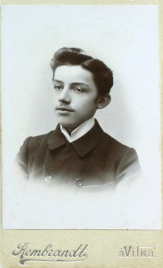 Vilnius, Rusya İmparatorluğu - yaklaşık 1910: gencin zarif vintage fotoğraf.