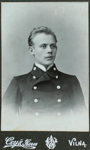 VILNIUS, RUSSIAN EMPIRE - CIRCA 1910: vintage photo of young elegant man. — Stock Photo, Image