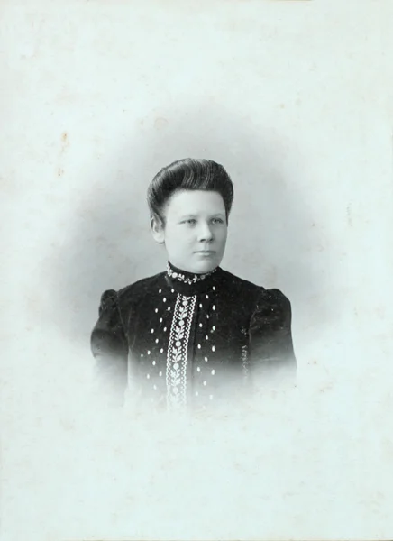 EMPIRE RUSO - CIRCA 1910: Foto vintage de mujer adulta . — Foto de Stock