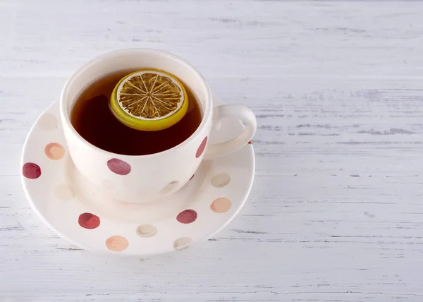 Polka Dot Cup Tea Lemon White Wooden Table — Stock Photo, Image