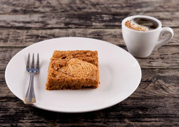 Tasse Kaffee Mit Kuchen Auf Weißem Teller Auf Holztisch Café — Stockfoto