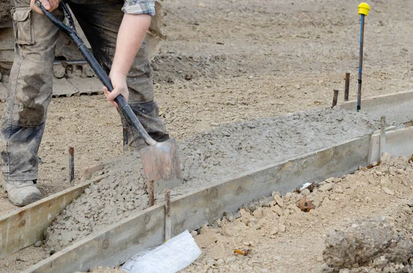 Groundworker Placing Wet Concrete Formwork — Stock Photo, Image