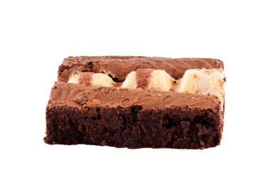 Beyaz arka planda izole edilmiş çikolatalı pasta