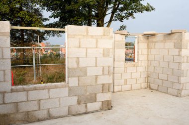 Yeni ev yapım aşamasında.