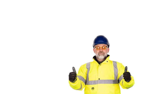 一名建筑工人身穿鲜艳的黄色高维兹外套 戴着安全手套 戴着深色安全玻璃 在白色背景下隔离 以保护眼睛 建筑工地安全横幅概念 — 图库照片