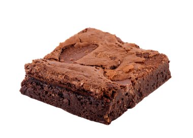 Beyaz arka planda izole edilmiş lezzetli çikolatalı pasta.