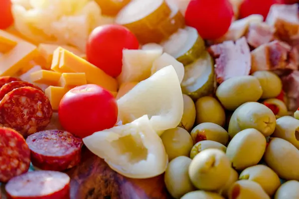 Cherry Tomatoes Sweet Peppers Pickled Cucumbers Pickled Garlic Olives Sausage — стоковое фото