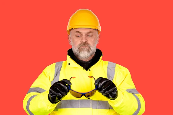 Construction Worker Yellow Helmet Yellow Viz Coat Ready Wear Dark — Stok fotoğraf