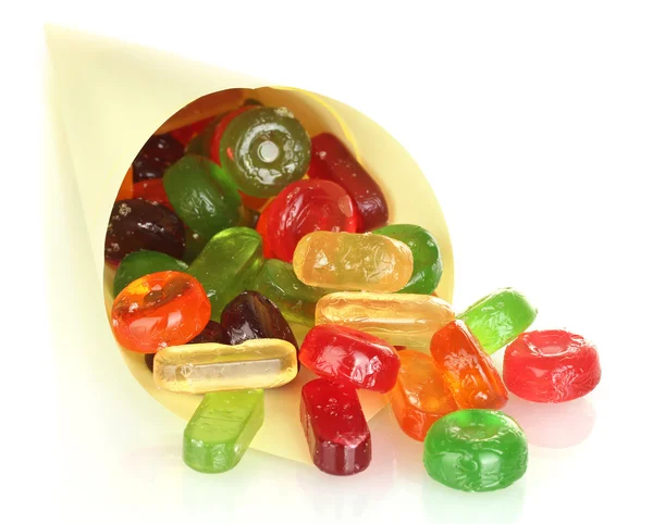 Smaczne kolorowe cukierki w jasny worek na białe tło zbliżenie — Zdjęcie stockowe