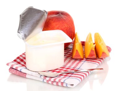 yoğurt ile üzerine beyaz izole şeftali