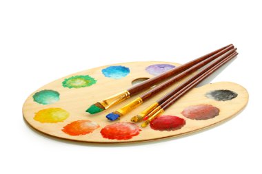 ahşap sanat palet boya ve fırça üzerinde beyaz izole