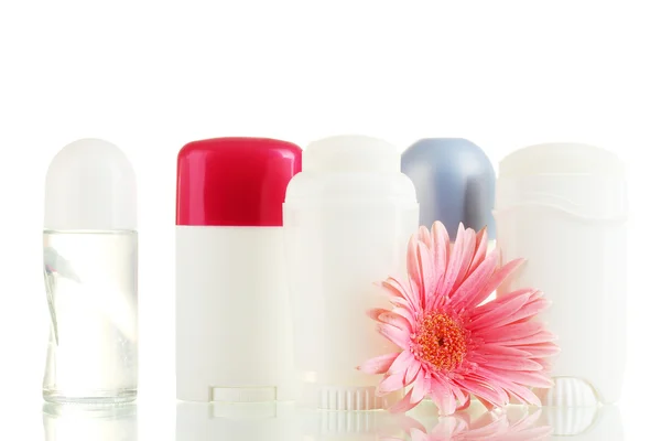 Desodorantes con flor aislada en blanco —  Fotos de Stock