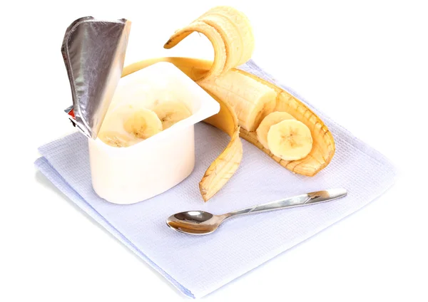 Yogur con plátano aislado sobre blanco — Foto de Stock