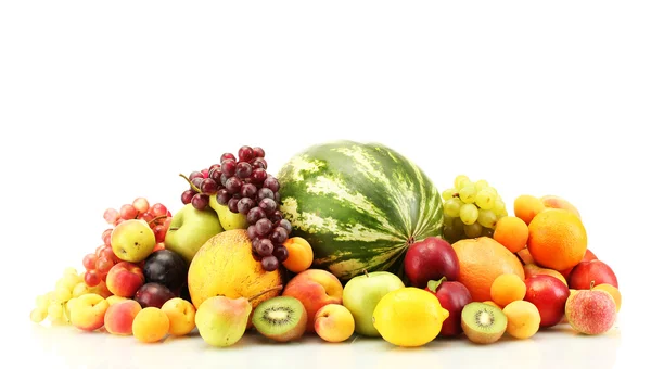 Sortimento de frutas exóticas isoladas em branco — Fotografia de Stock