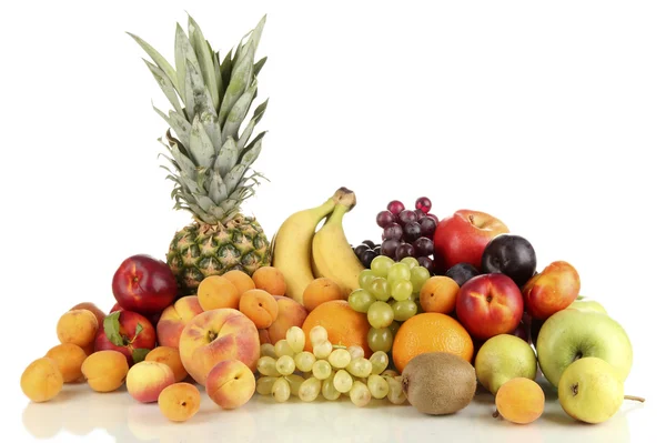 Nature morte de fruits isolés sur blanc — Photo