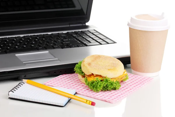 Eating at work place near laptop — Stock Photo, Image