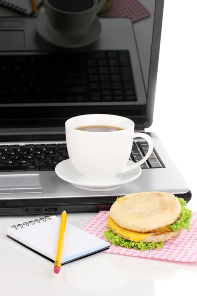 Eating at work place near laptop — Stock Photo, Image