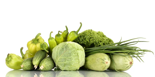 Čerstvá zelená zelenina izolovaných na bílém — Stock fotografie