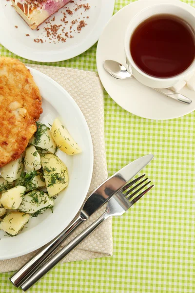 Roast chicken cutlet with boiled potatoes and vegetables, cup of tea and d — Stock Photo, Image