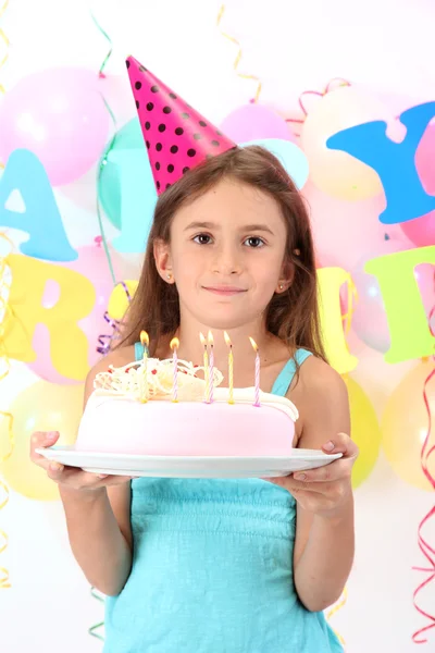 Μικρή όμορφη κοπέλα να γιορτάσει τα γενέθλιά της — Φωτογραφία Αρχείου