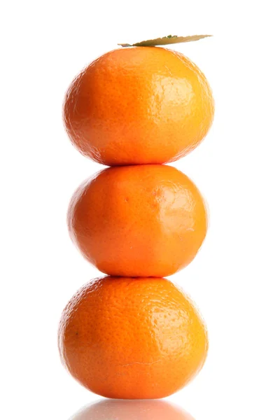 Zralé mandarinky izolované na bílém — Stock fotografie