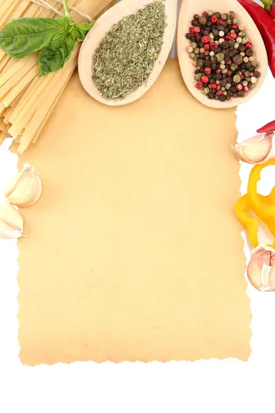 Papier voor recepten, spaghetti met groenten en kruiden, geïsoleerd op wit — Stockfoto