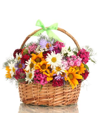 güzel beyaz izole parlak kır çiçekleri sepeti, buket