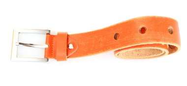 beyaz izole kahverengi deri kayış