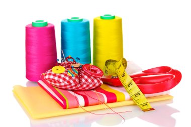 dikiş aksesuarları ve kumaş üzerine beyaz izole