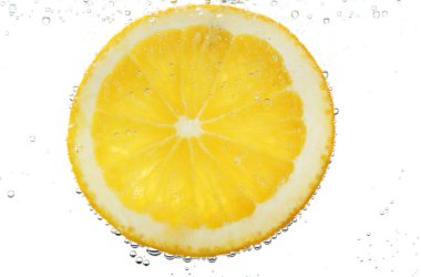 su kabarcıkları, üzerinde beyaz izole ile portakal dilim