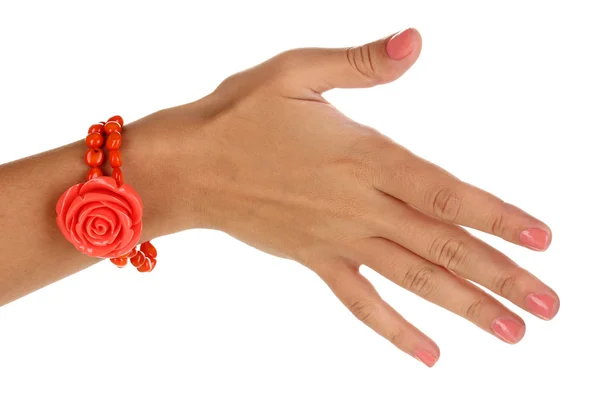 美丽桃红色手链配上白色隔离的手上的玫瑰 — 图库照片