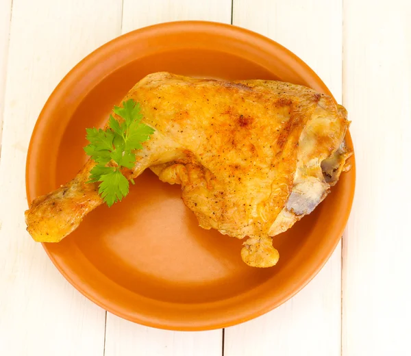 Roasted chicken leg with parsley in the plate on white wooden background cl — Stock Photo, Image
