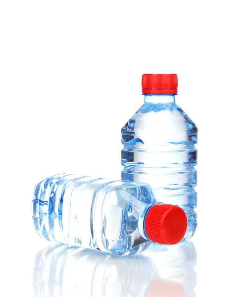 Botellas de plástico de agua aisladas en blanco — Foto de Stock