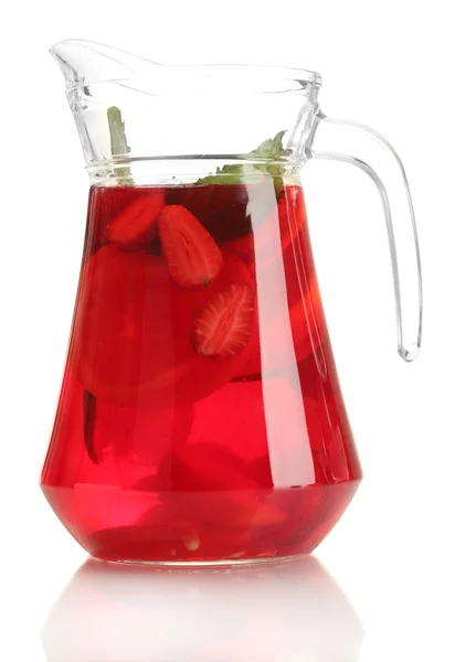 Sangria in pot, geïsoleerd op wit — Stockfoto